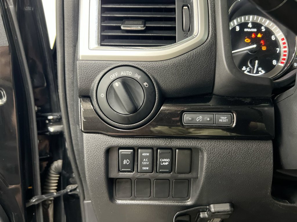 Used 2017 Nissan Titan SV AWD/4WD image 19