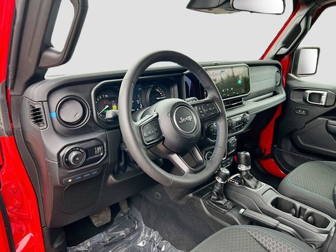 Used 2025 Jeep Wrangler Unlimited Rubicon 4xe w/ Safety Group AWD/4WD image 9