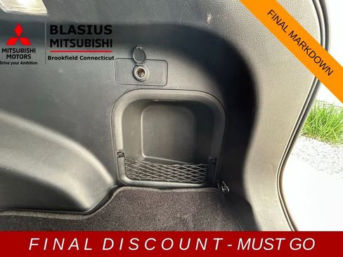 Used 2023 Toyota RAV4 Limited image 90