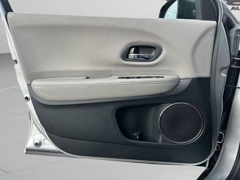 Used 2016 Honda HR-V EX image 16