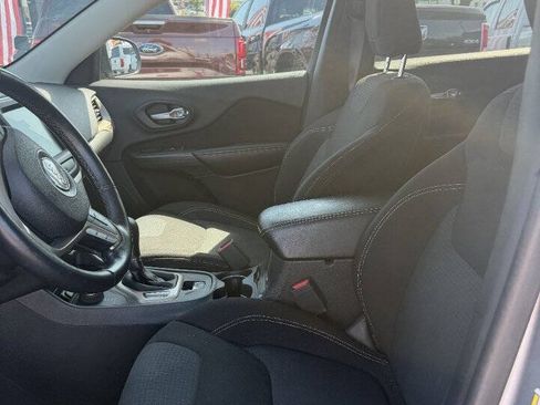 Used 2016 Jeep Cherokee Latitude w/ Comfort/Convenience Group AWD/4WD image 3