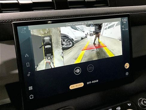 Used 2022 Land Rover Defender 110 SE image 19