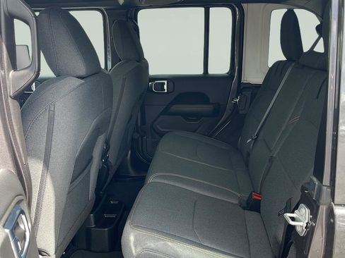 Used 2025 Jeep Wrangler Sahara image 19