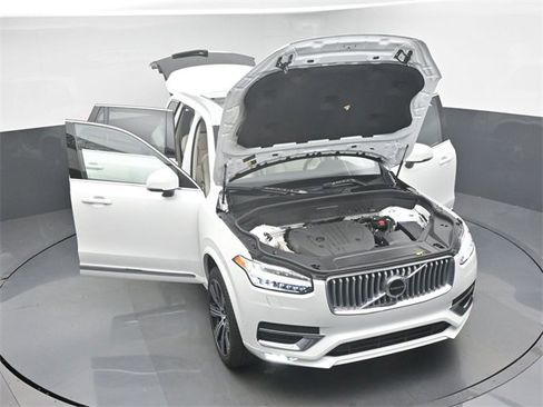Used 2024 Volvo XC90 B5 Plus w/ Protection Package Premier image 50