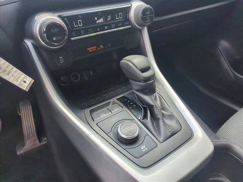 Used 2022 Toyota RAV4 LE AWD/4WD image 15