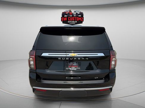 Used 2024 Chevrolet Suburban LT RWD image 4