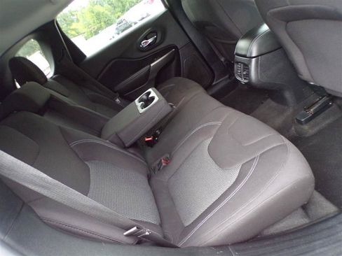 Used 2020 Jeep Cherokee Latitude w/ Cold Weather Group AWD/4WD image 22