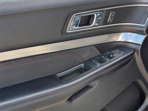 Used 2018 Ford Explorer XLT w/ Equipment Group 202A image 17