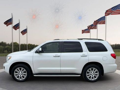 Used 2014 Toyota Sequoia Platinum image 2