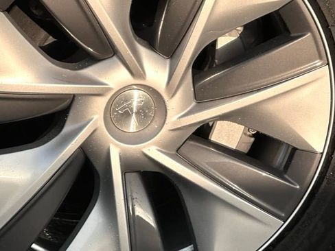 Used 2023 Tesla Model Y Long Range image 9