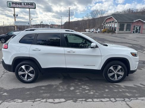 Used 2021 Jeep Cherokee Limited image 2