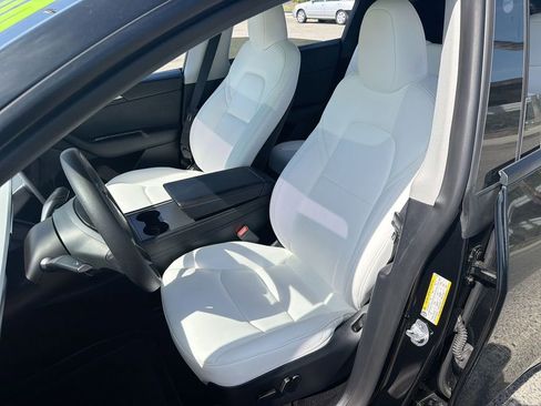 Used 2024 Tesla Model Y Long Range RWD image 13