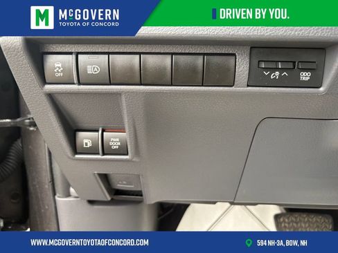 Used 2023 Toyota Sienna LE AWD/4WD image 27