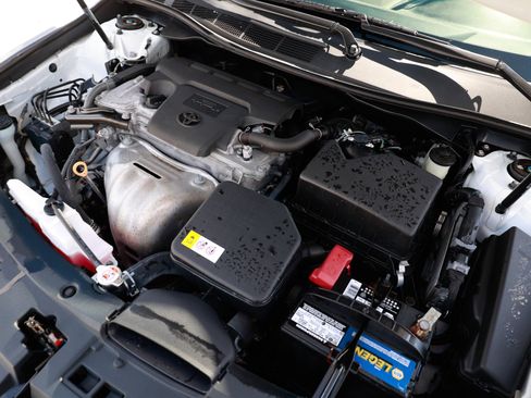 Used 2017 Toyota Camry XLE w/ Moonroof Package image 50