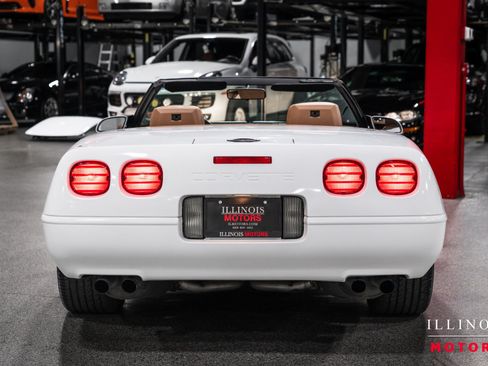 Used 1991 Chevrolet Corvette Convertible RWD image 4