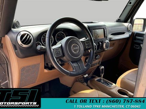 Used 2014 Jeep Wrangler Unlimited Sahara w/ Connectivity Group AWD/4WD image 13