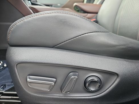 Used 2021 Toyota Venza XLE w/ Softex Package image 27