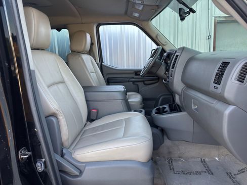 Used 2018 Nissan NV 3500 SL image 14
