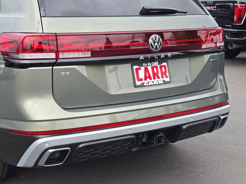 Used 2025 Volkswagen Atlas Peak Edition SE AWD/4WD image 13