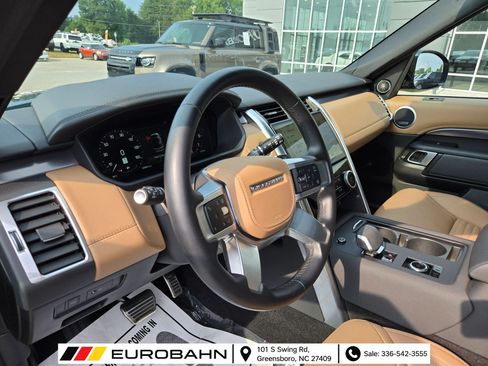 Used 2024 Land Rover Discovery Metropolitan Edition AWD/4WD image 7