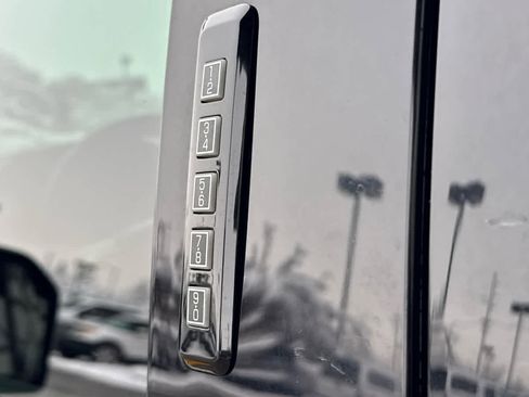 Used 2017 Ford F150 Lariat image 10