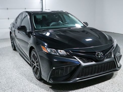 Used 2024 Toyota Camry SE FWD image 5