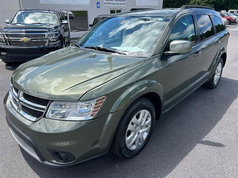 Used 2019 Dodge Journey SE w/ Connectivity Group FWD image 1
