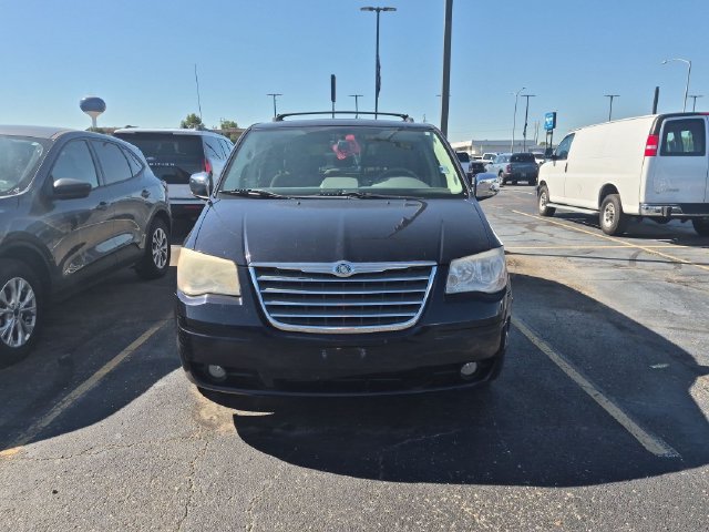 Used 2010 Chrysler Town & Country Touring w/ Safetytec Group FWD image 7