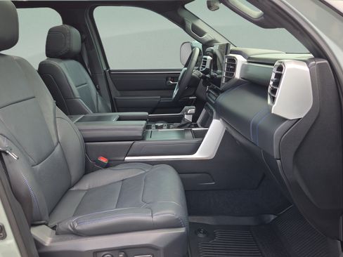 Certified 2025 Toyota Sequoia Platinum AWD/4WD image 18
