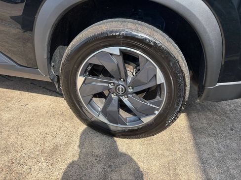 Used 2025 Nissan Rogue SV FWD image 31