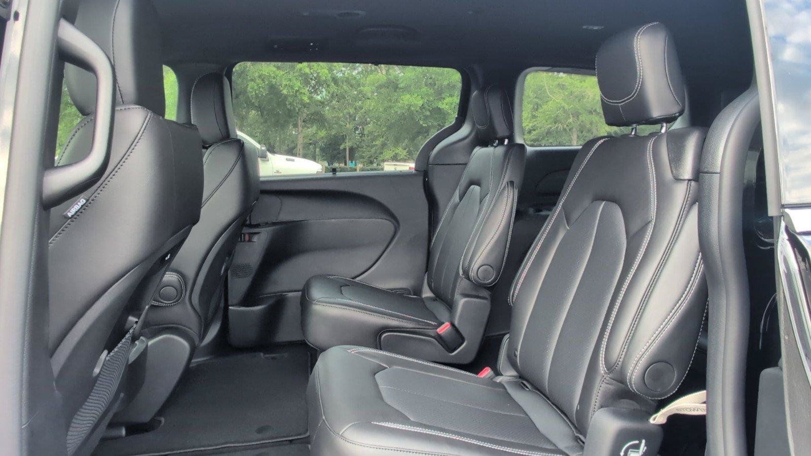 New 2027 Chrysler Pacifica Select FWD image 38