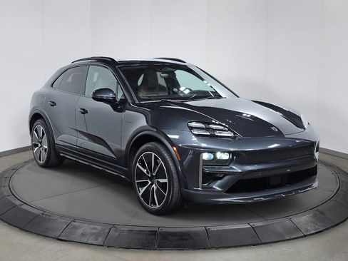 Certified 2025 Porsche Macan Turbo Electric AWD/4WD image 9