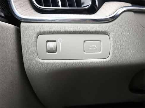 Used 2022 Volvo XC60 B6 Inscription w/ Advanced Package image 34