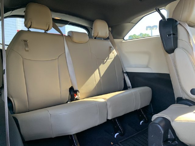 Certified 2024 Toyota Sienna XLE FWD image 37