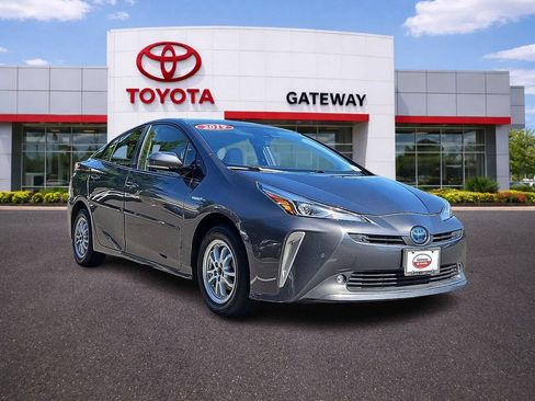 Used 2019 Toyota Prius LE AWD/4WD image 3