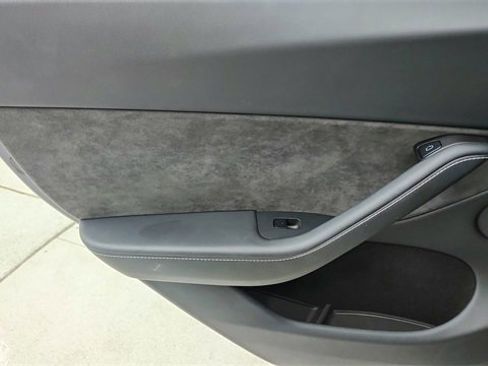 Used 2025 Tesla Model Y Long Range image 30