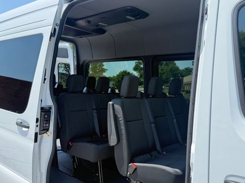 Used 2025 Mercedes-Benz Sprinter 2500 image 11