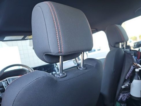 Used 2025 Nissan Frontier PRO-4X image 14