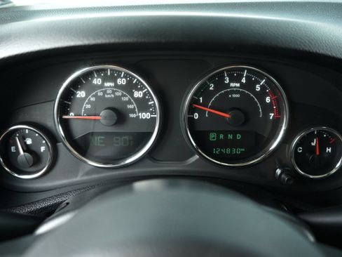 Used 2018 Jeep Wrangler Unlimited Sahara w/ Dual Top Group AWD/4WD image 15