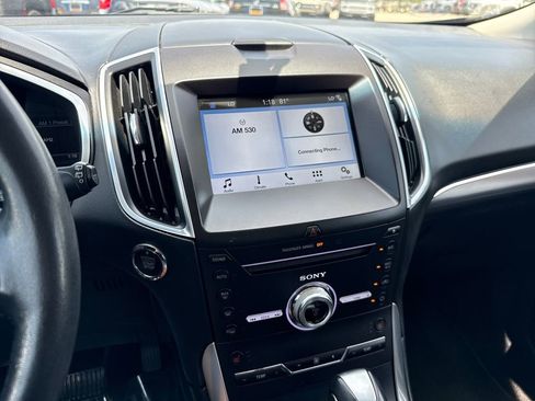 Used 2017 Ford Edge Titanium FWD image 18