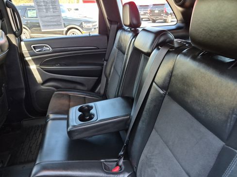 Used 2020 Jeep Grand Cherokee Altitude image 17