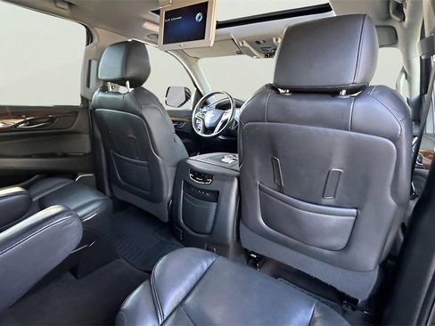 Used 2020 Cadillac Escalade Luxury image 17