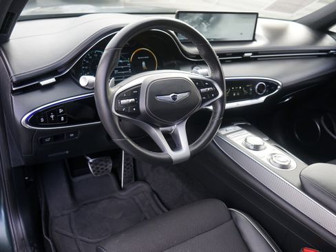 Used 2023 Genesis GV70 2.5T w/ Sport Prestige Package image 18