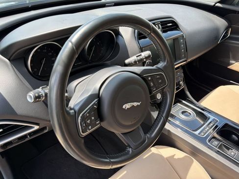 Used 2018 Jaguar XE RWD image 4