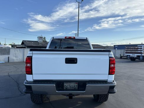 Used 2018 Chevrolet Silverado 1500 LT w/ LT Eassist Package AWD/4WD image 4