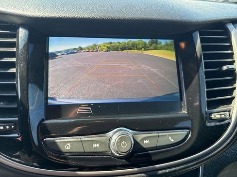 Used 2020 Chevrolet Trax LT AWD/4WD image 25