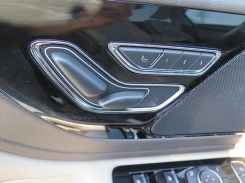 Used 2023 Lincoln Aviator Reserve w/ Equipment Group 201A image 11