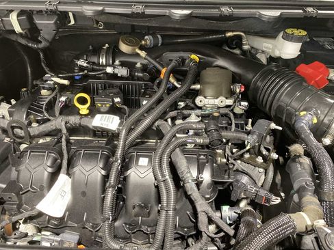 Used 2019 Ford Edge Titanium w/ Cold Weather Package image 9