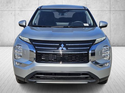 New 2026 Mitsubishi Outlander ES image 2