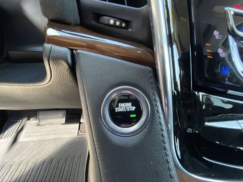 Used 2020 Cadillac Escalade ESV Luxury AWD/4WD image 16